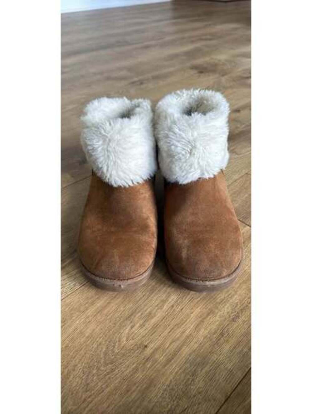 Boots with faux fur